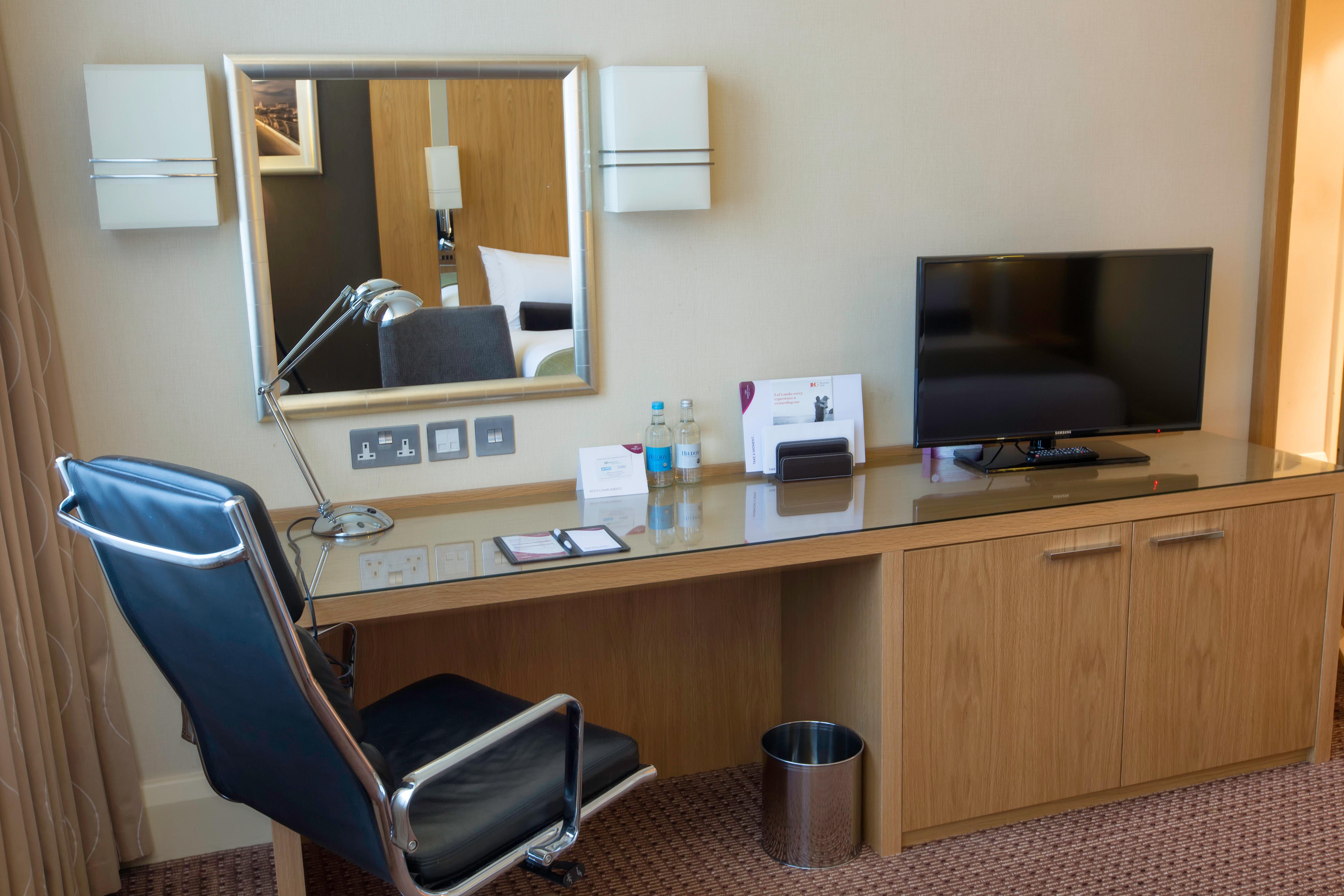 Crowne Plaza London Ealing By Ihg Hotell Exteriör bild