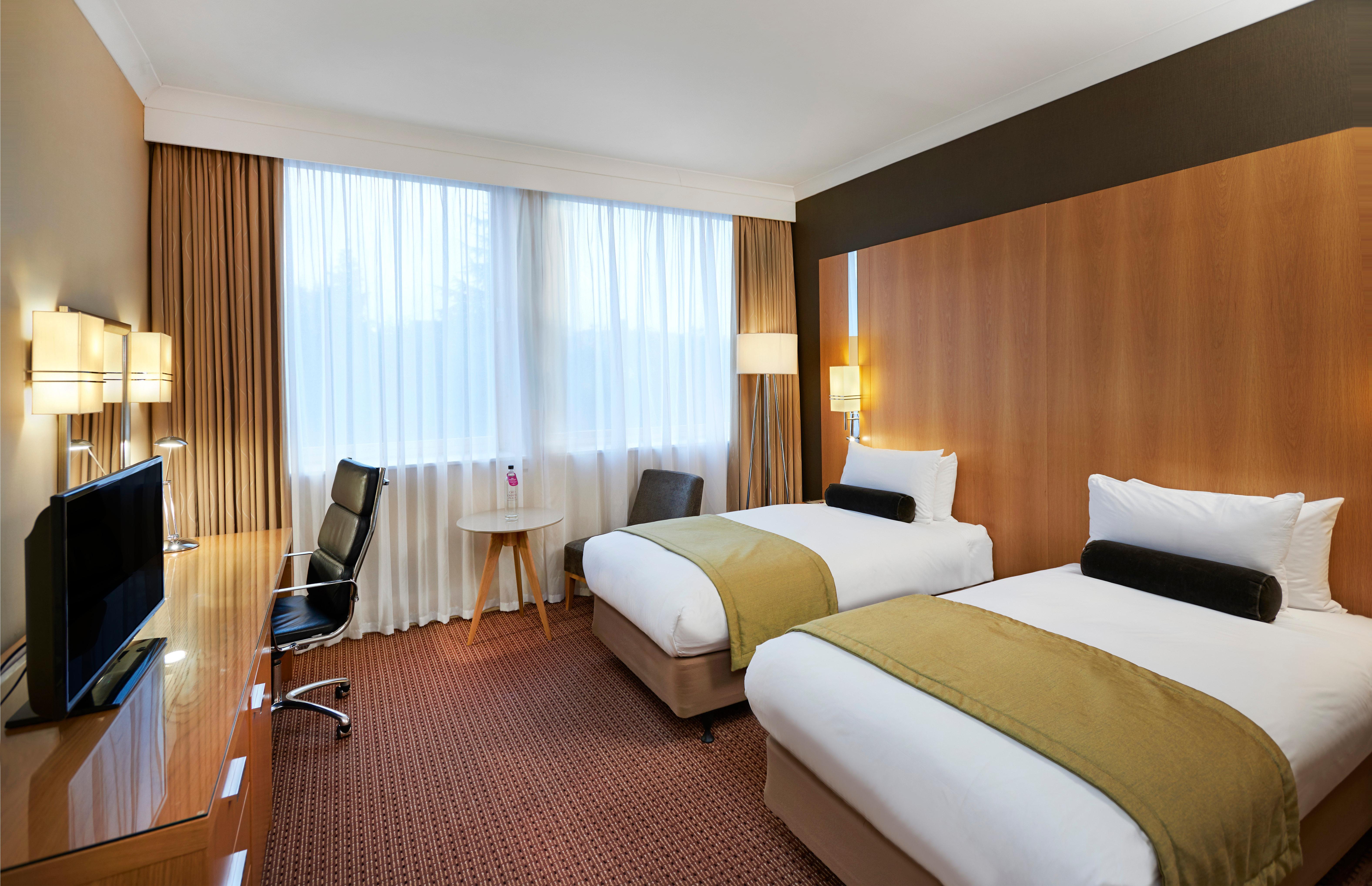Crowne Plaza London Ealing By Ihg Hotell Exteriör bild