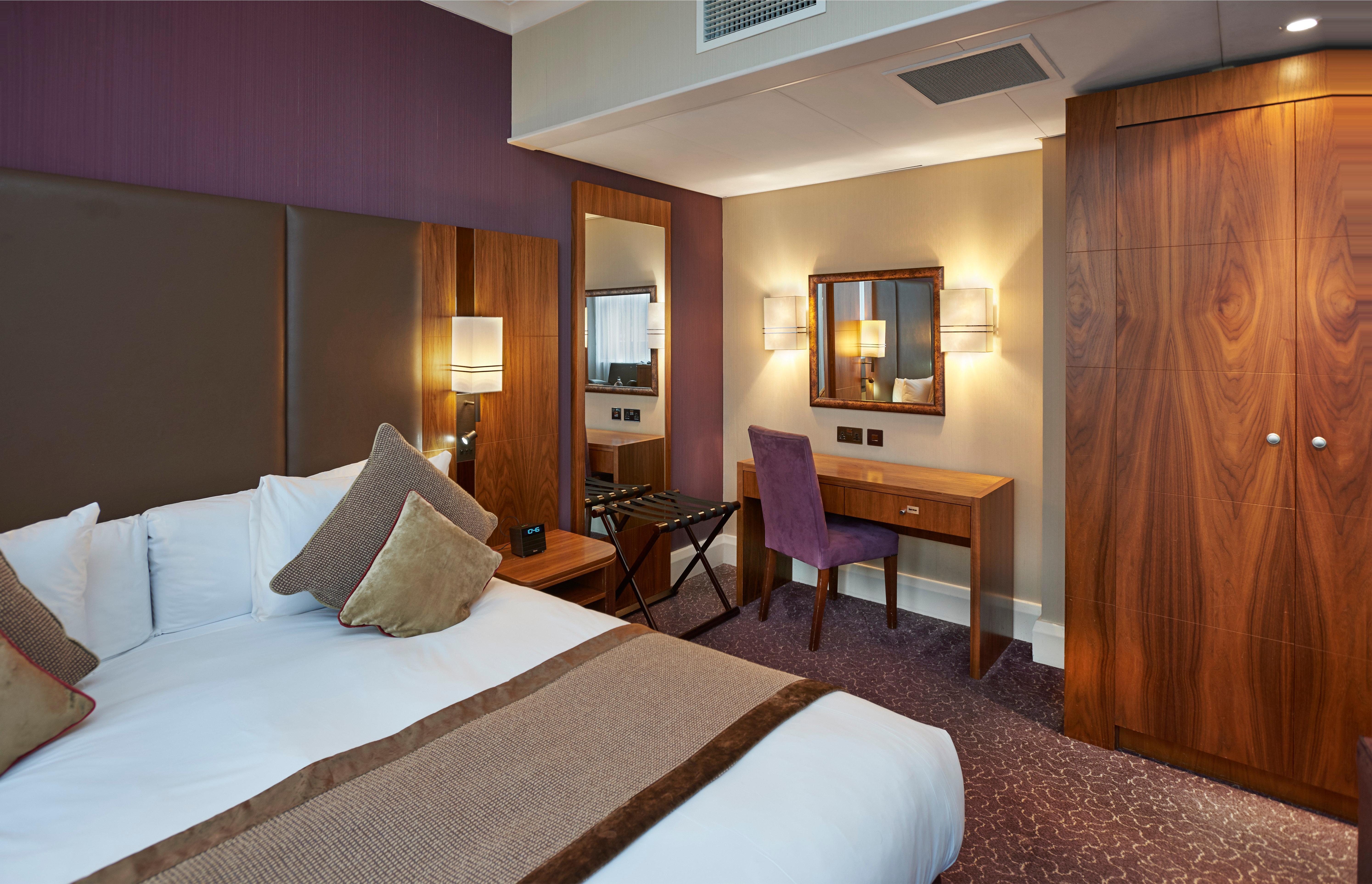 Crowne Plaza London Ealing By Ihg Hotell Exteriör bild