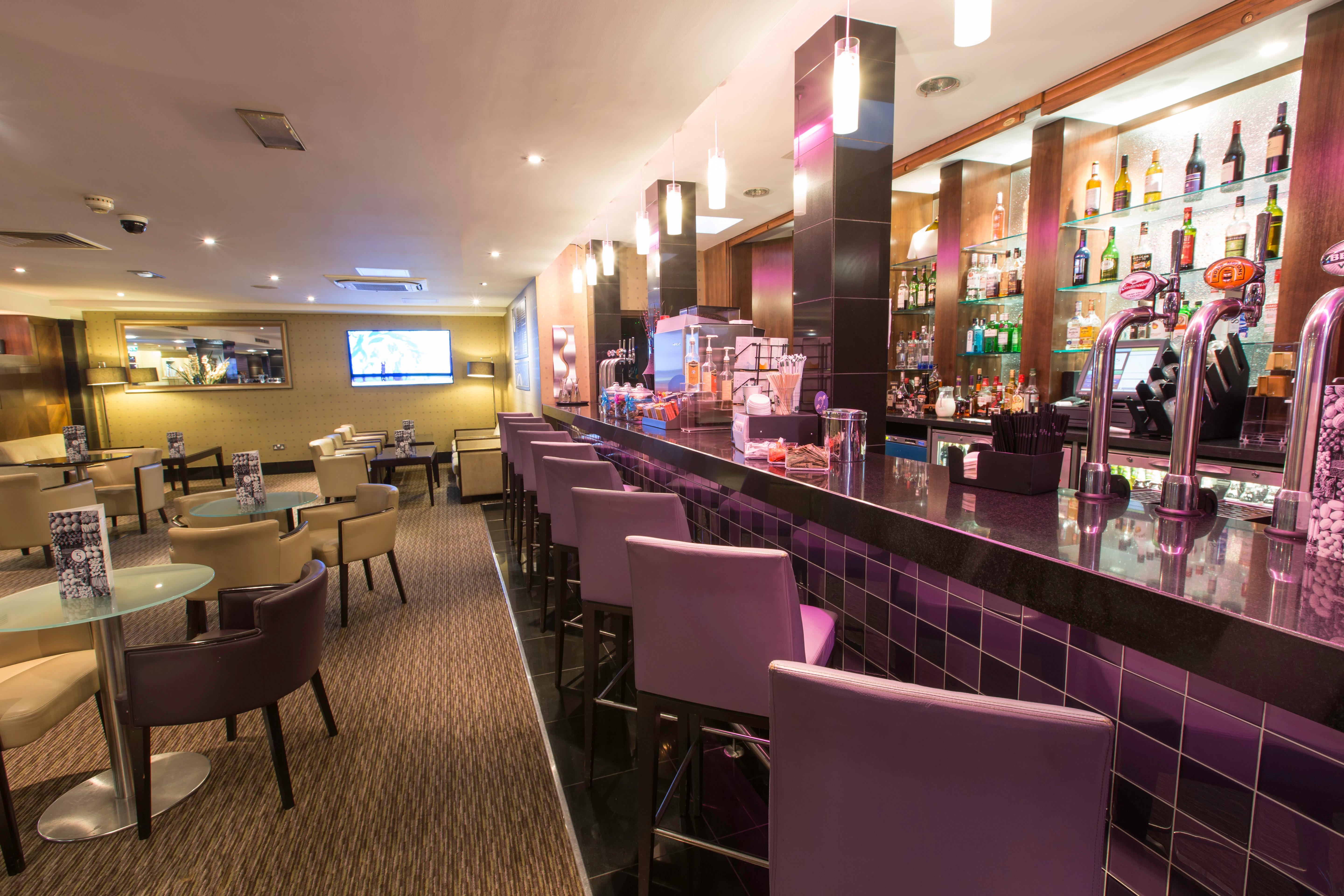 Crowne Plaza London Ealing By Ihg Hotell Exteriör bild