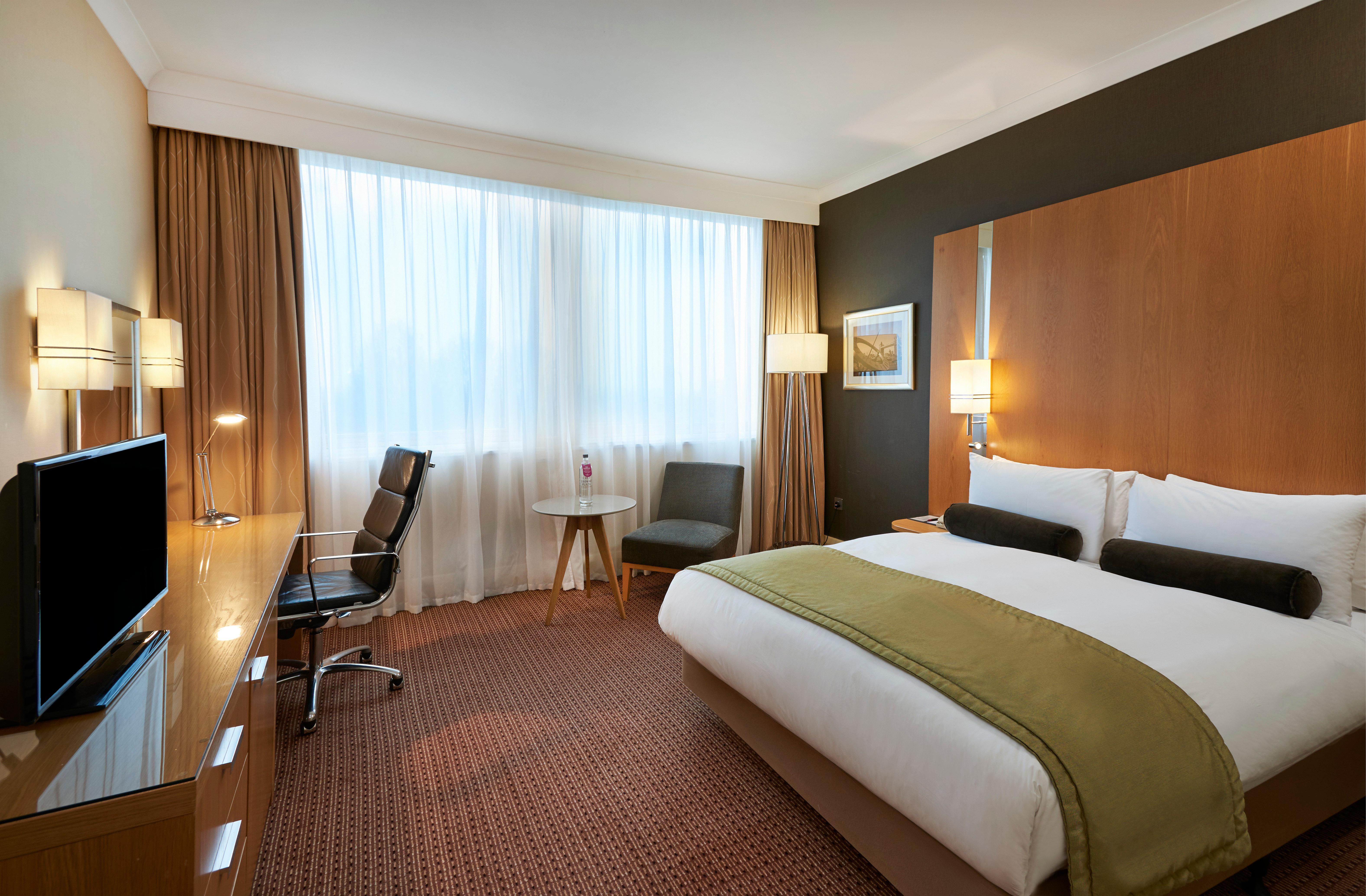 Crowne Plaza London Ealing By Ihg Hotell Exteriör bild