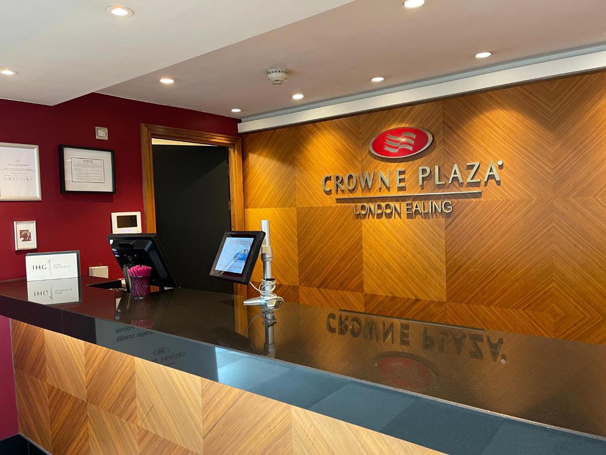 Crowne Plaza London Ealing By Ihg Hotell Exteriör bild