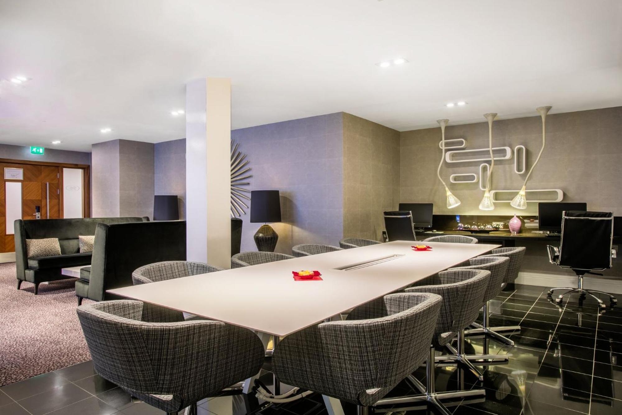 Crowne Plaza London Ealing By Ihg Hotell Exteriör bild