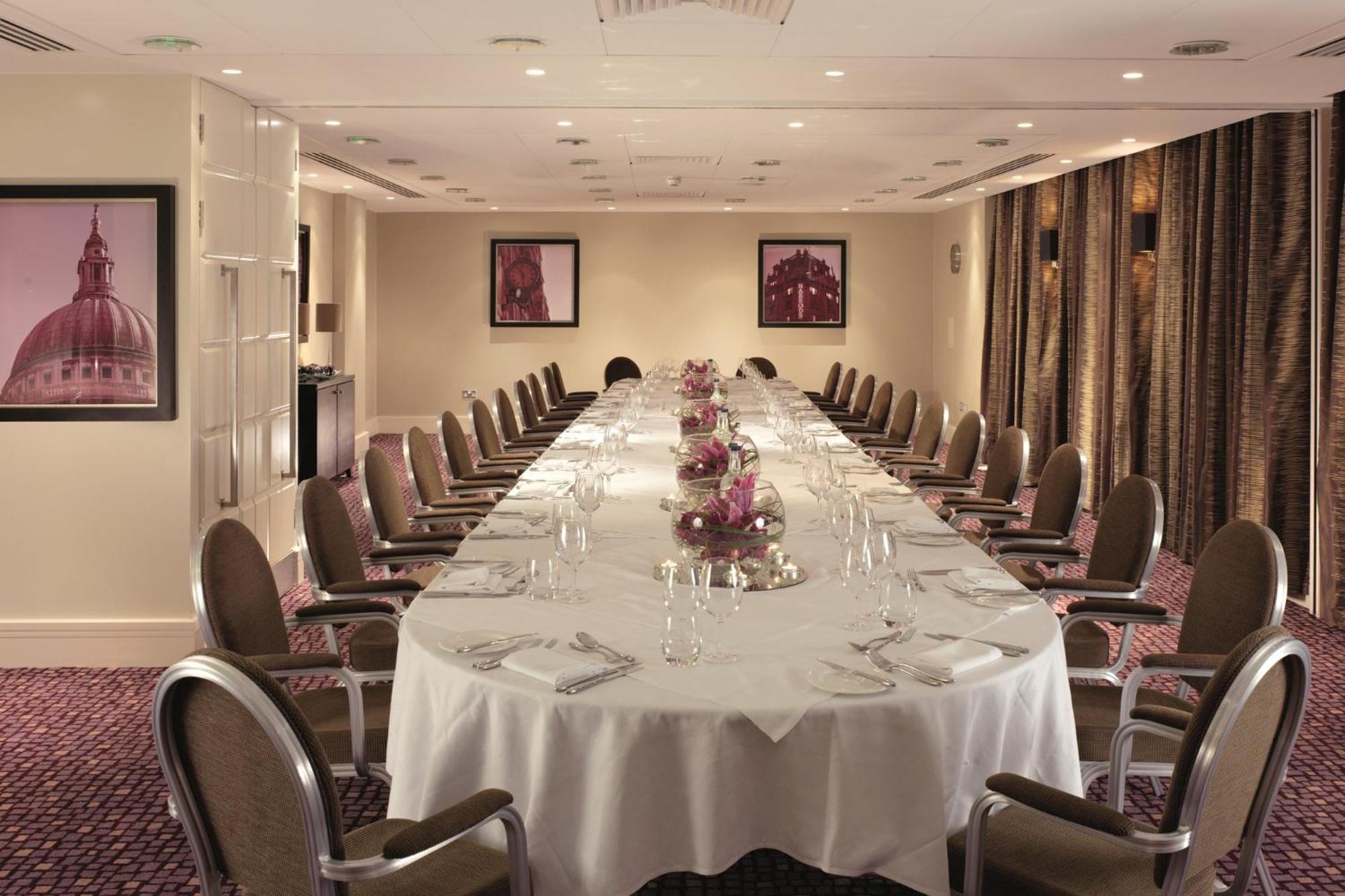 Crowne Plaza London Ealing By Ihg Hotell Exteriör bild
