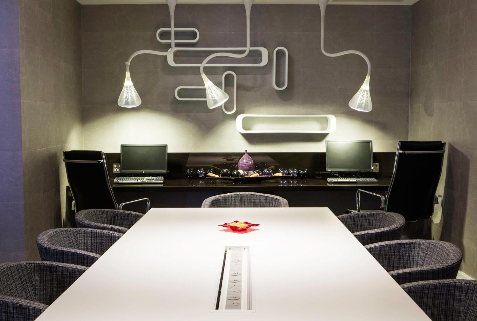 Crowne Plaza London Ealing By Ihg Hotell Exteriör bild