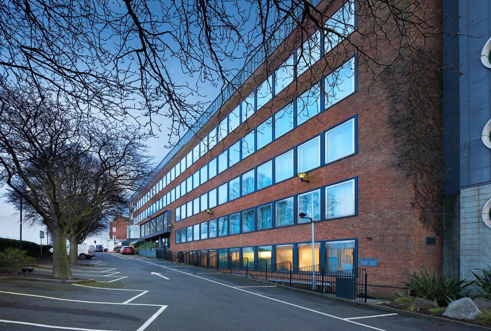Crowne Plaza London Ealing By Ihg Hotell Exteriör bild