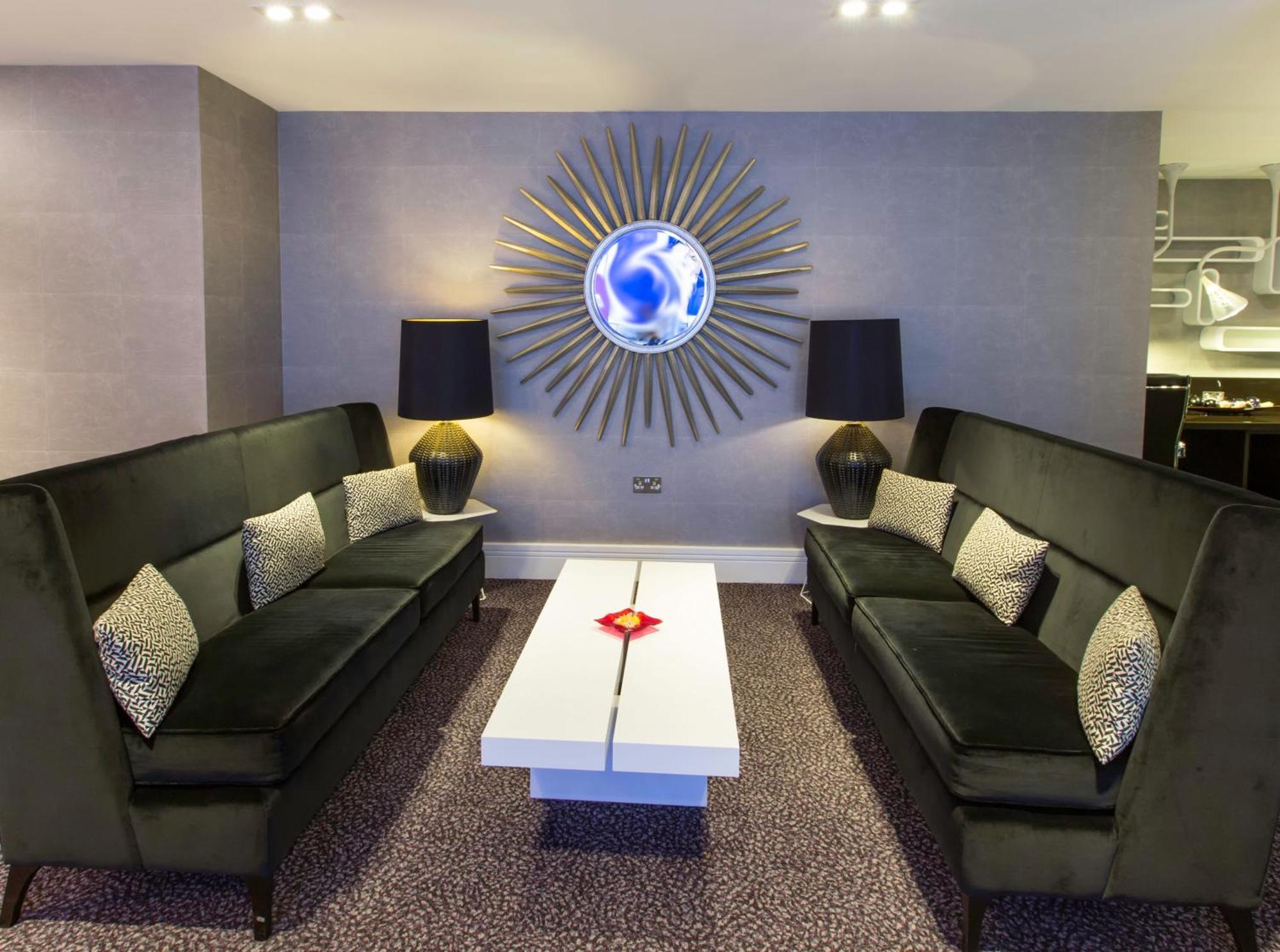 Crowne Plaza London Ealing By Ihg Hotell Exteriör bild